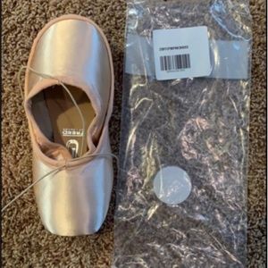 Freed of London Butterfly maker pointe shoes
